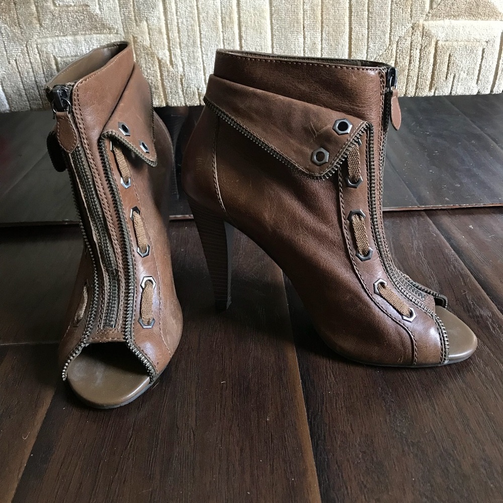 Brown Leather Vintage Gianni Bini bootie / heel